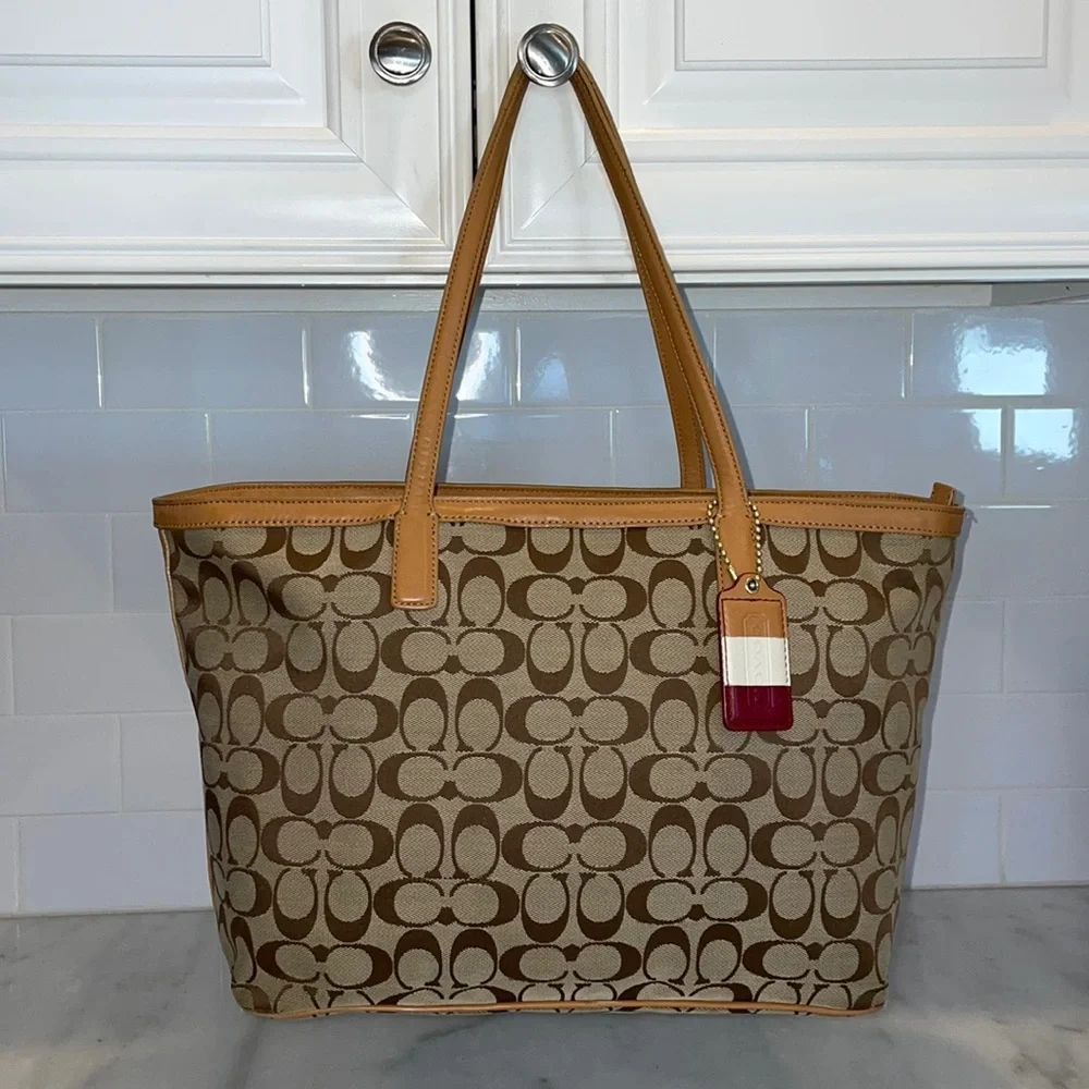 Coach Legacy Weekend Signature jacquard Medium Tote